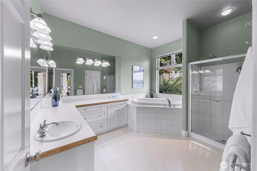 Property photo for 1120 W Lake Sammamish Parkway Se, Bellevue photo 23