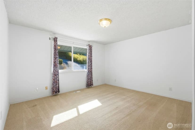 Property photo for 2198 Aurora Court, Oak Harbor photo 19