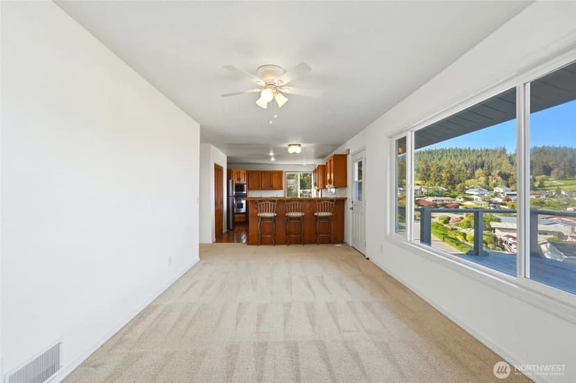 Property photo for 2198 Aurora Court, Oak Harbor photo 8