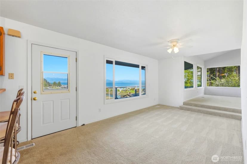 Property photo for 2198 Aurora Court, Oak Harbor photo 9