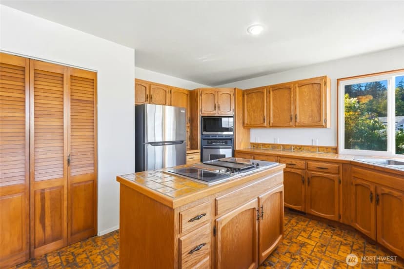 Property photo for 2198 Aurora Court, Oak Harbor photo 14