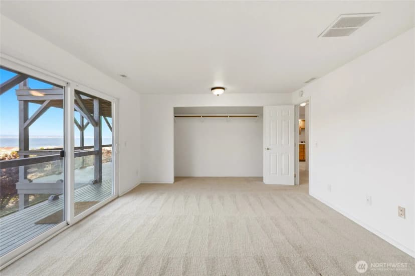 Property photo for 2198 Aurora Court, Oak Harbor photo 26