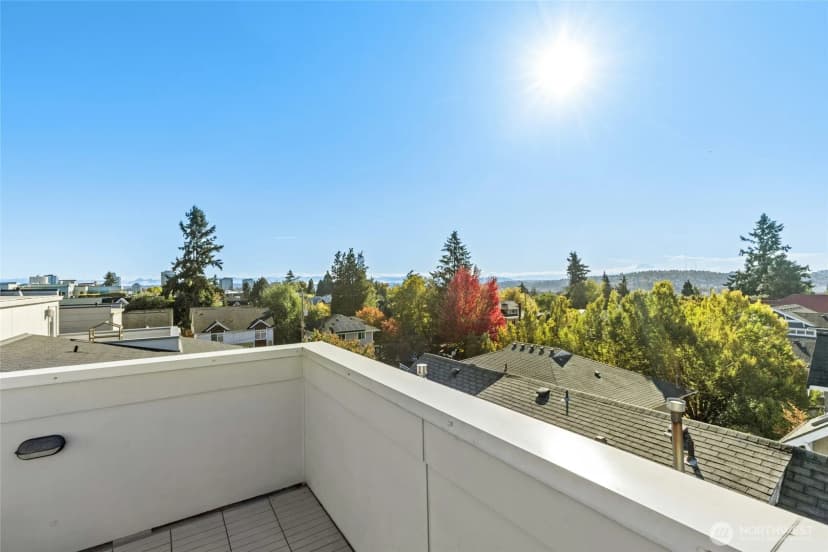 Property photo for 4411 Meridian Avenue N, Seattle photo 23