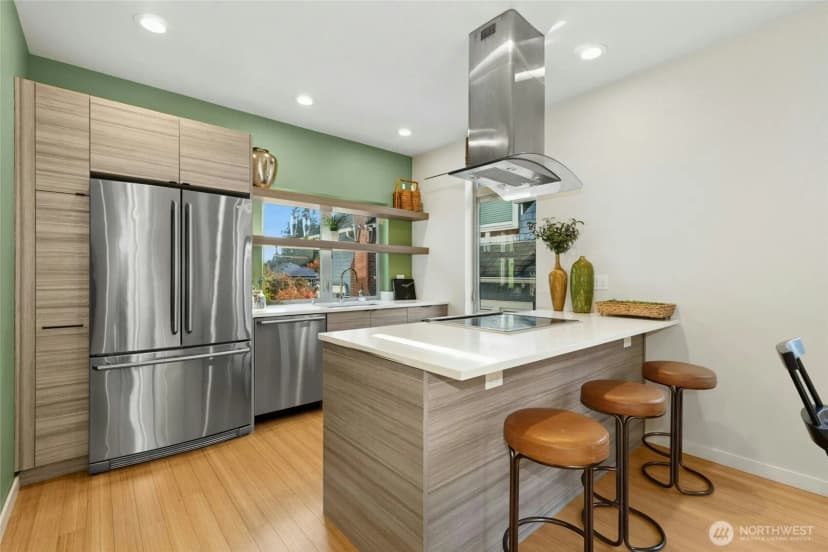 Property photo for 4411 Meridian Avenue N, Seattle photo 10