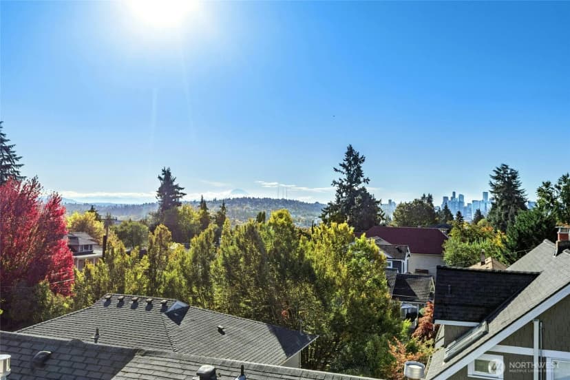 Property photo for 4411 Meridian Avenue N, Seattle photo 26