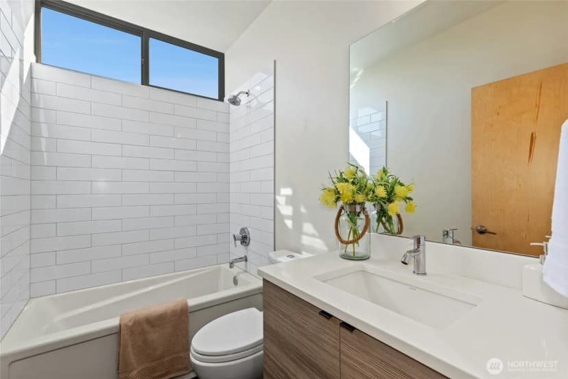 Property photo for 4411 Meridian Avenue N, Seattle photo 21
