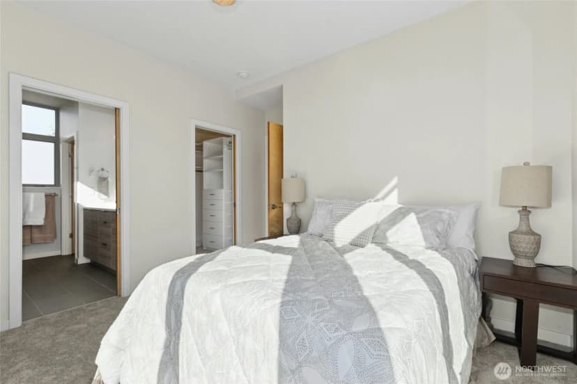 Property photo for 4411 Meridian Avenue N, Seattle photo 16