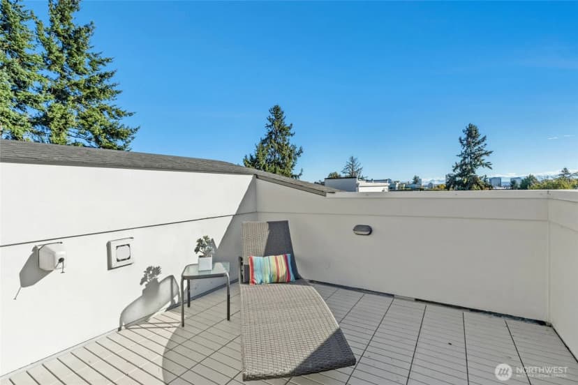 Property photo for 4411 Meridian Avenue N, Seattle photo 24