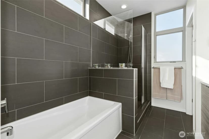 Property photo for 4411 Meridian Avenue N, Seattle photo 18