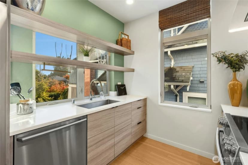 Property photo for 4411 Meridian Avenue N, Seattle photo 13