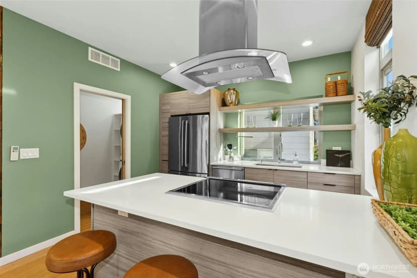 Property photo for 4411 Meridian Avenue N, Seattle photo 11