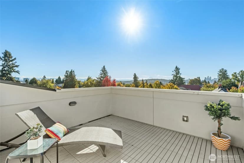 Property photo for 4411 Meridian Avenue N, Seattle photo 22