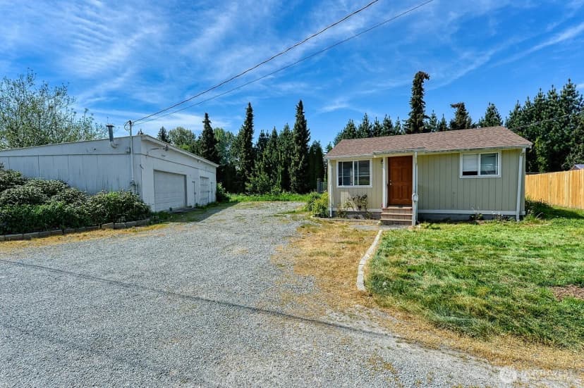 Property photo for 425 N Hawthorne Street, Burlington