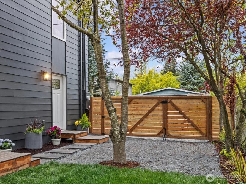 Property photo for 8117 17th Avenue Sw #b, Seattle photo 23