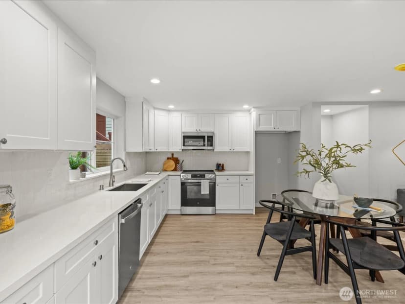 Property photo for 8117 17th Avenue Sw #b, Seattle photo 11