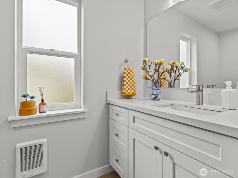Property photo for 8117 17th Avenue Sw #b, Seattle photo 18
