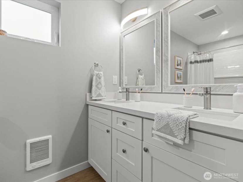 Property photo for 8117 17th Avenue Sw #b, Seattle photo 17