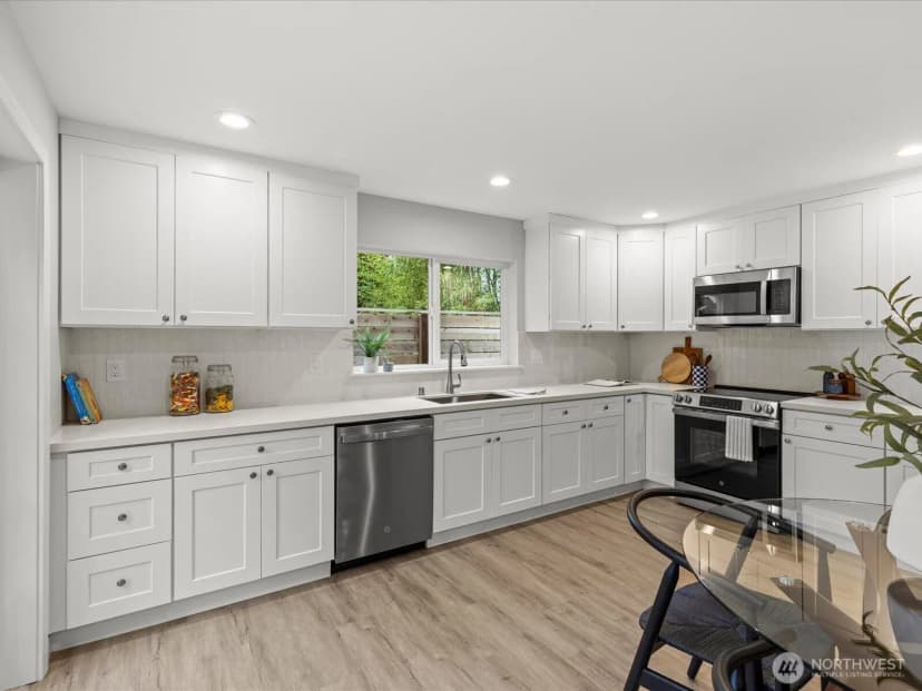 Property photo for 8117 17th Avenue Sw #b, Seattle photo 12