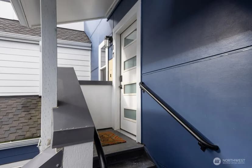 Property photo for 2001 E Yesler ## 17, Seattle photo 16