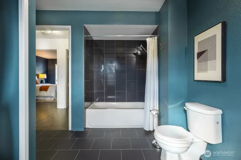 Property photo for 2001 E Yesler ## 17, Seattle photo 13