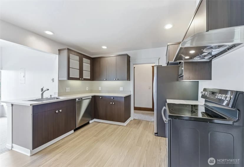 Property photo for 2025 Boylston Avenue E, Seattle photo 21