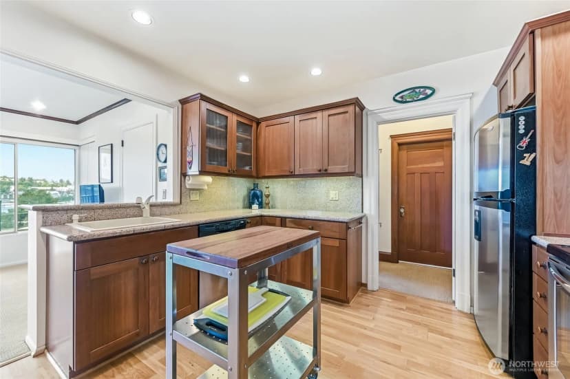 Property photo for 2025 Boylston Avenue E, Seattle photo 9