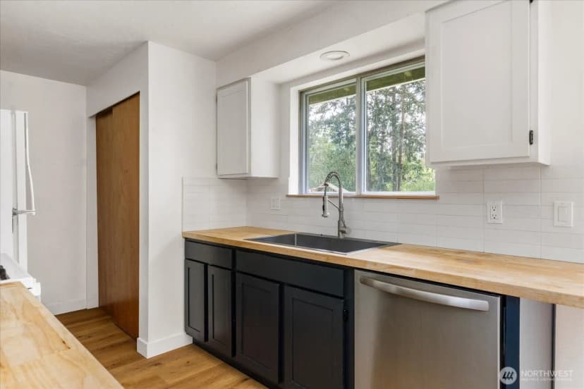 Property photo for 1167 Sparrow Drive, Oak Harbor photo 8