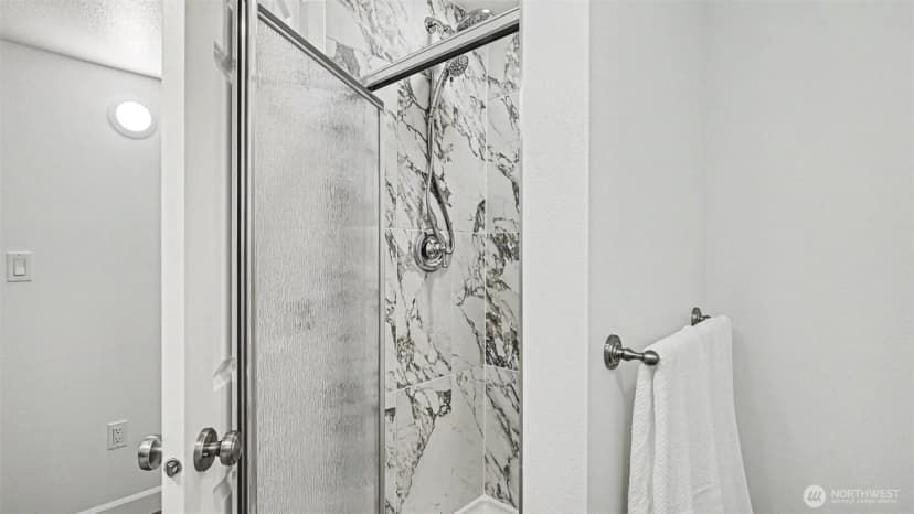 Property photo for 11040 40th Avenue Ne, Seattle photo 16
