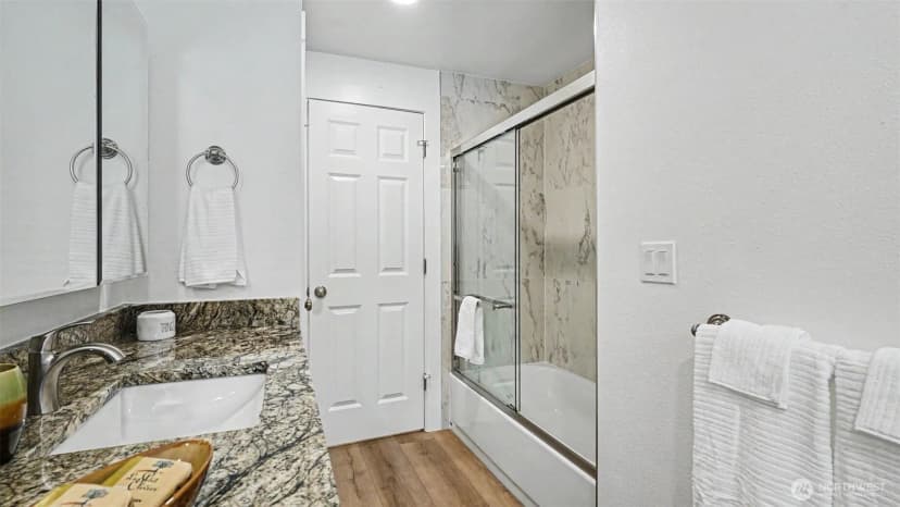 Property photo for 11040 40th Avenue Ne, Seattle photo 18