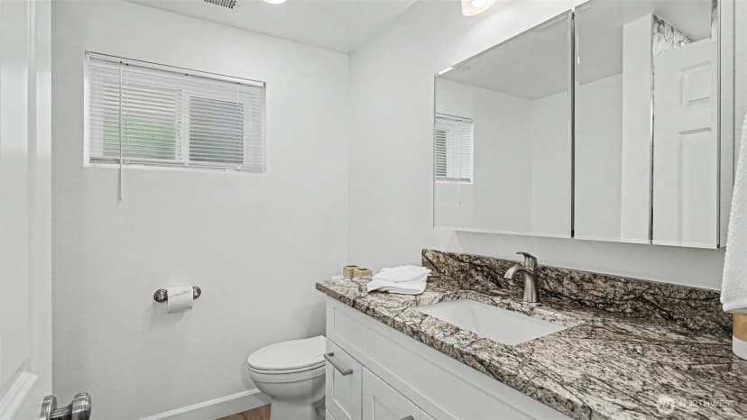 Property photo for 11040 40th Avenue Ne, Seattle photo 15