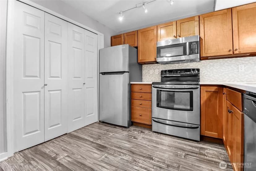 Property photo for 6700 Ne 182nd Street #c104, Kenmore photo 12