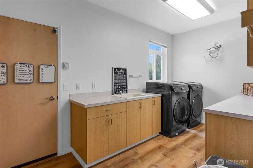 Property photo for 2411 Sw Freund Street, Oak Harbor photo 33