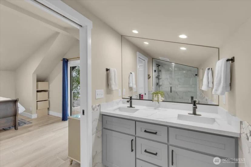 Property photo for 1273 Beach Drive E, Port Orchard photo 28