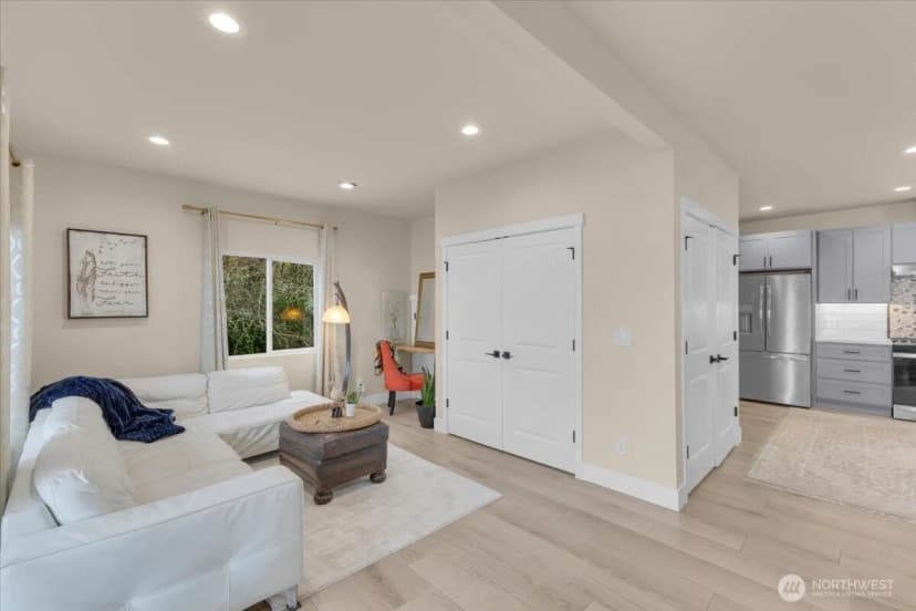 Property photo for 1273 Beach Drive E, Port Orchard photo 10