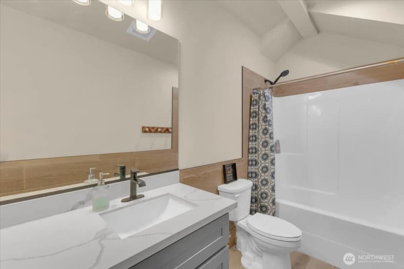 Property photo for 1273 Beach Drive E, Port Orchard photo 31