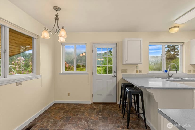 Property photo for 9950 North Road, Leavenworth photo 16