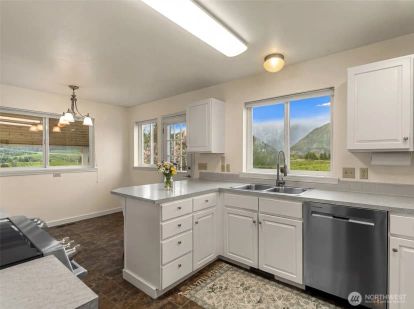 Property photo for 9950 North Road, Leavenworth photo 18