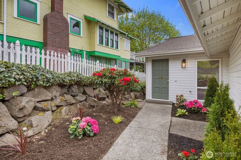 Property photo for 411 Cedar Ave S, Renton photo 3