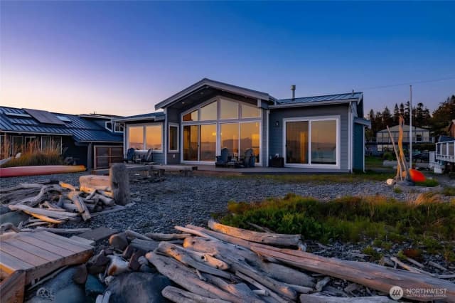 Property photo for 121 Keystone Avenue, Coupeville photo 3