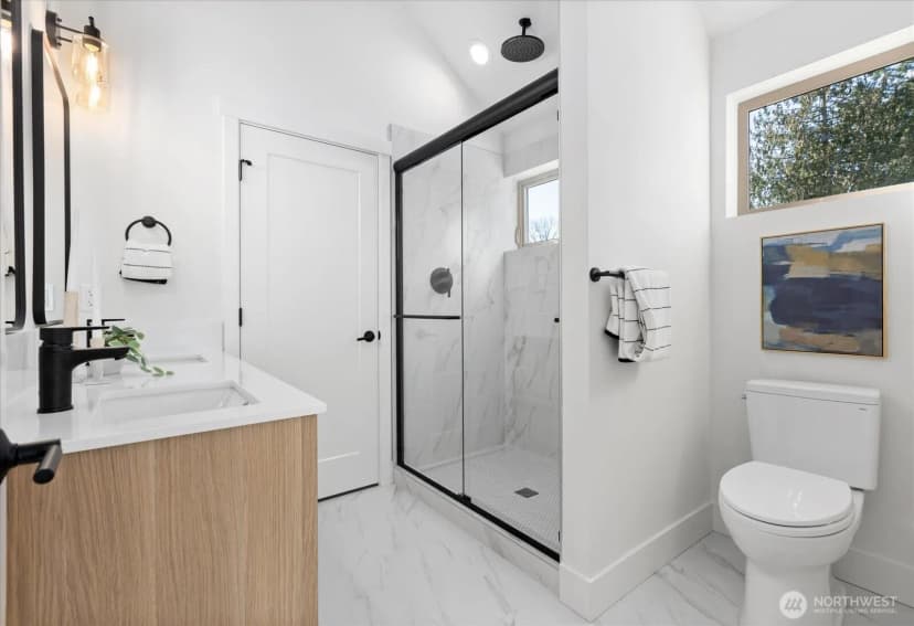 Property photo for 12044 Hiram Place Ne #b, Seattle photo 6