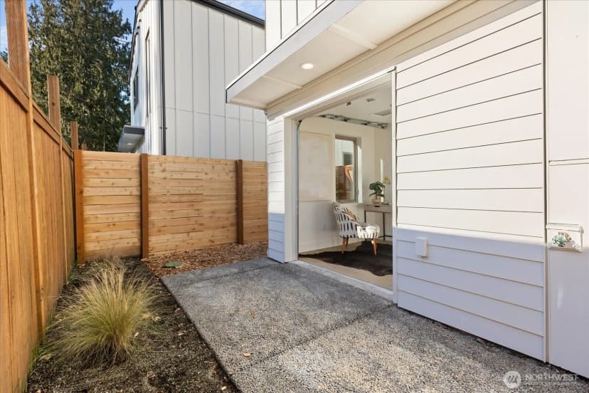Property photo for 12044 Hiram Place Ne #b, Seattle photo 17