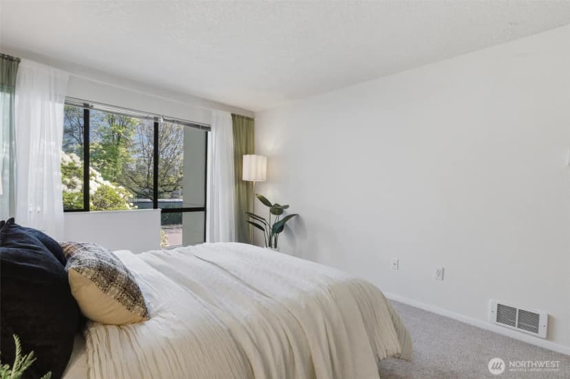 Property photo for 401 100th Avenue Ne #209, Bellevue photo 15