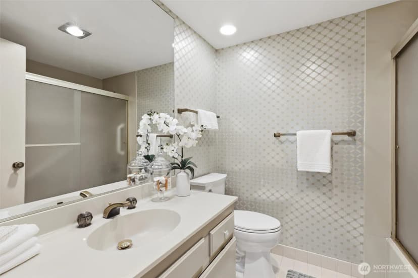 Property photo for 401 100th Avenue Ne #209, Bellevue photo 27