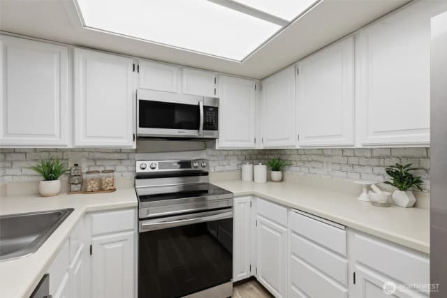 Property photo for 401 100th Avenue Ne #209, Bellevue photo 4