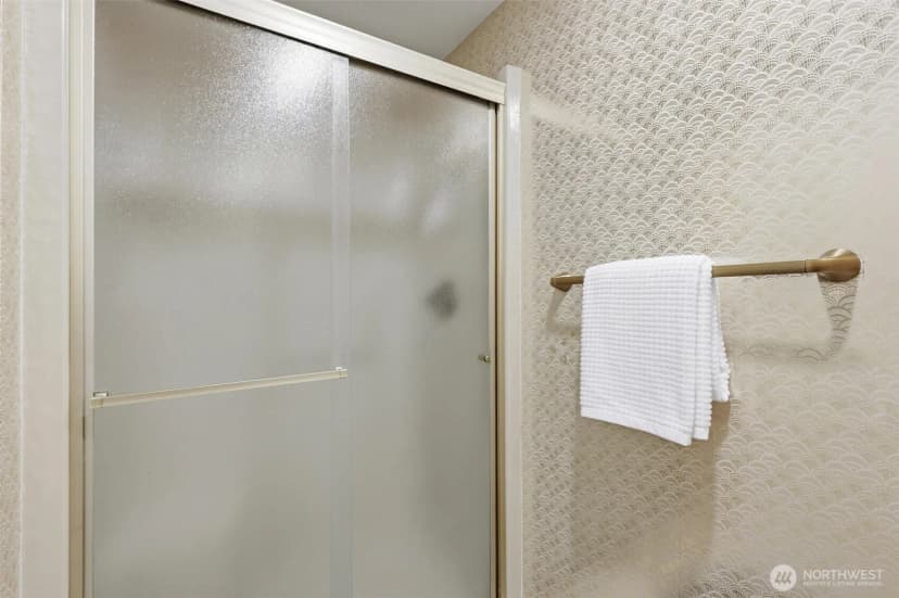 Property photo for 401 100th Avenue Ne #209, Bellevue photo 21