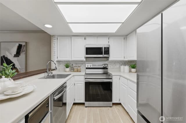 Property photo for 401 100th Avenue Ne #209, Bellevue photo 3