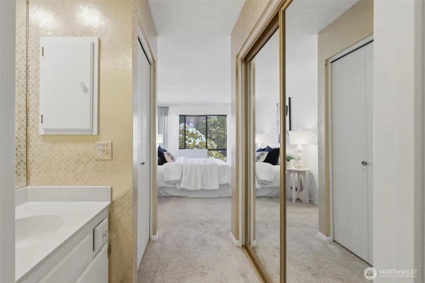 Property photo for 401 100th Avenue Ne #209, Bellevue photo 18