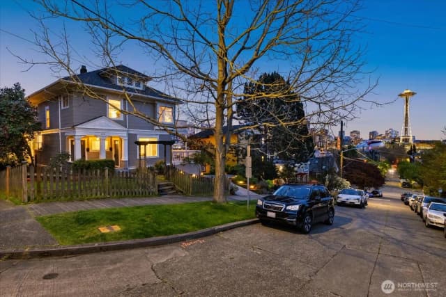 Property photo for 920 4th Avenue N, Seattle