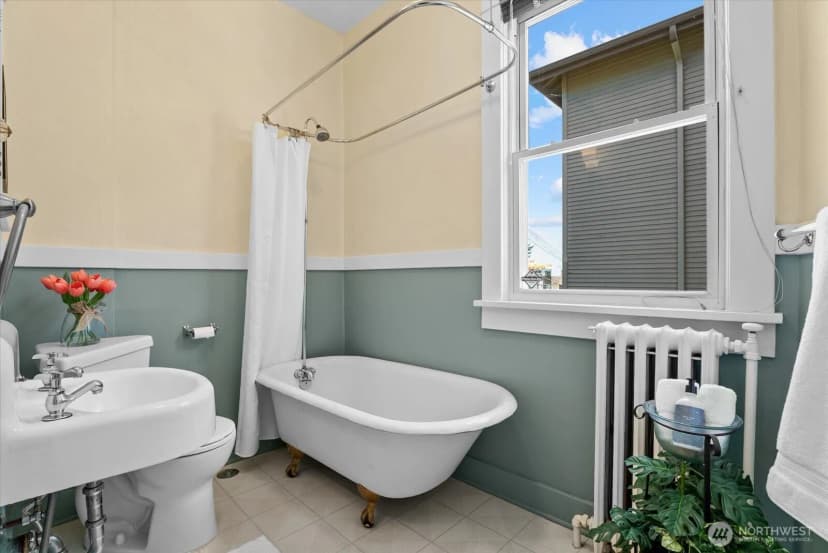 Property photo for 920 4th Avenue N, Seattle photo 18