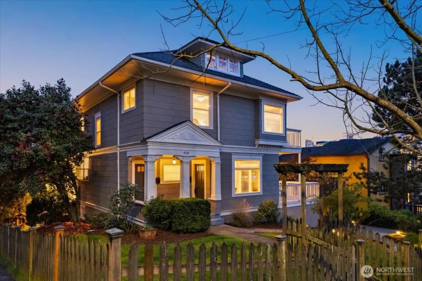 Property photo for 920 4th Avenue N, Seattle photo 2